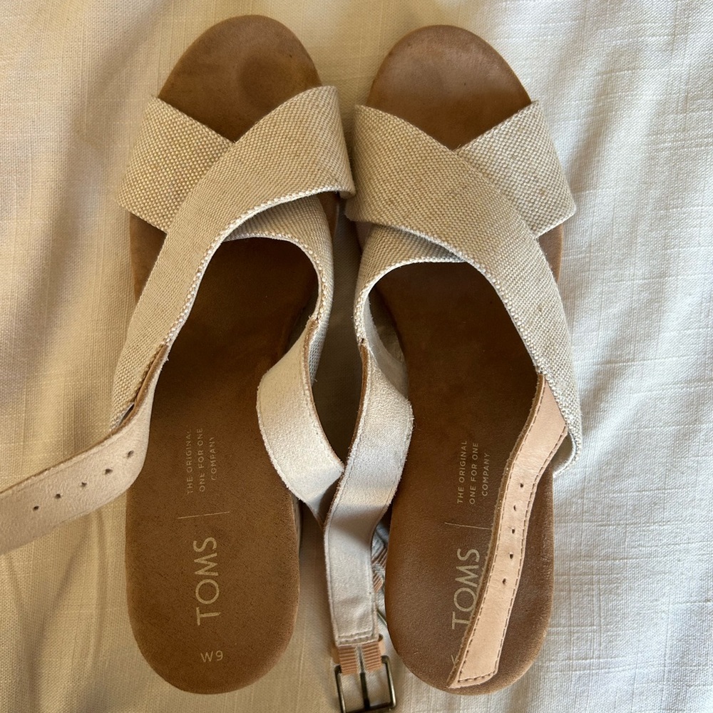 Toms Wedges - size 9